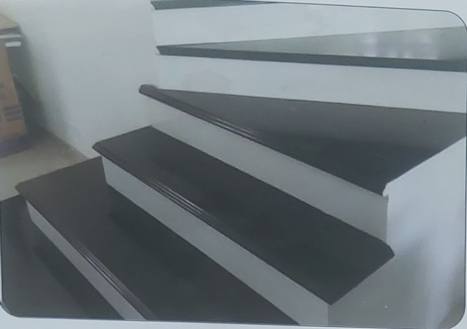 Đá đen Ấn Độ dùng làm cầu thang
