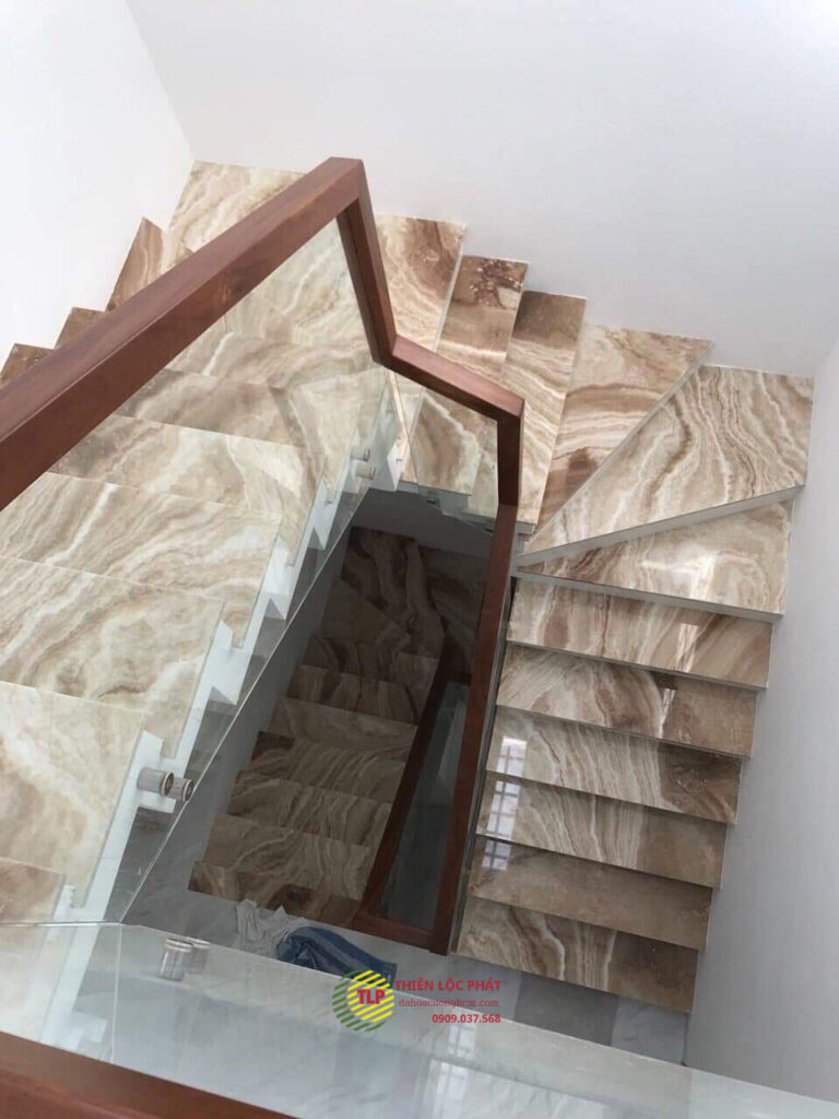 đá hoa cương cầu thang