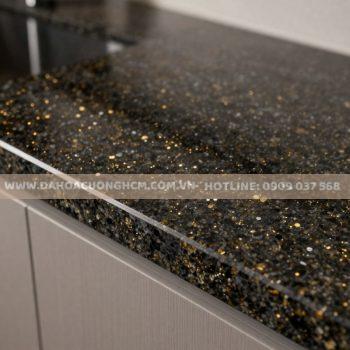 Đá Kim Sa Trung – vân đá granite đen ánh kim sa hạt vàng lấp lánh