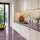 Đá Tím Hoa Cà ốp mặt bếp trong nhà phố hiện đại