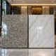 So sánh đá granite và đá marble cẩm thạch trong showroom đá