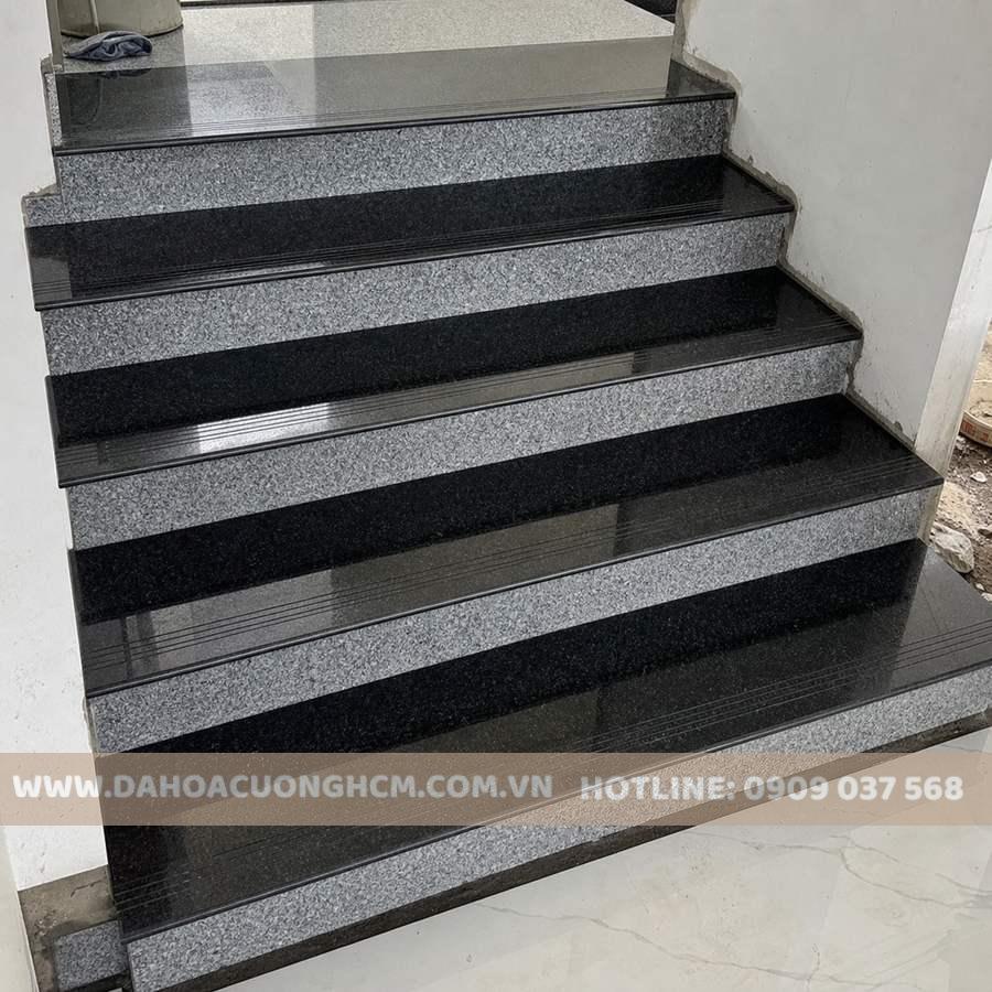 Thi công đá granite ốp cầu thang có rãnh chống trượt